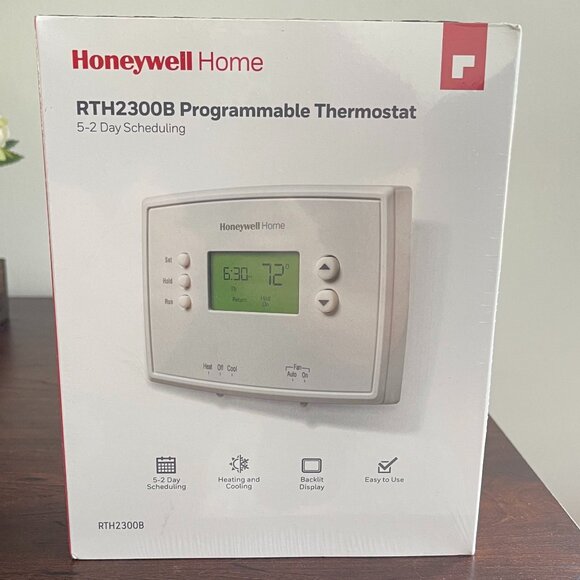 Honeywell Home RTH2300B Programmable Thermostat 5-2 Day Scheduling - New in box - Picture 1 of 7
